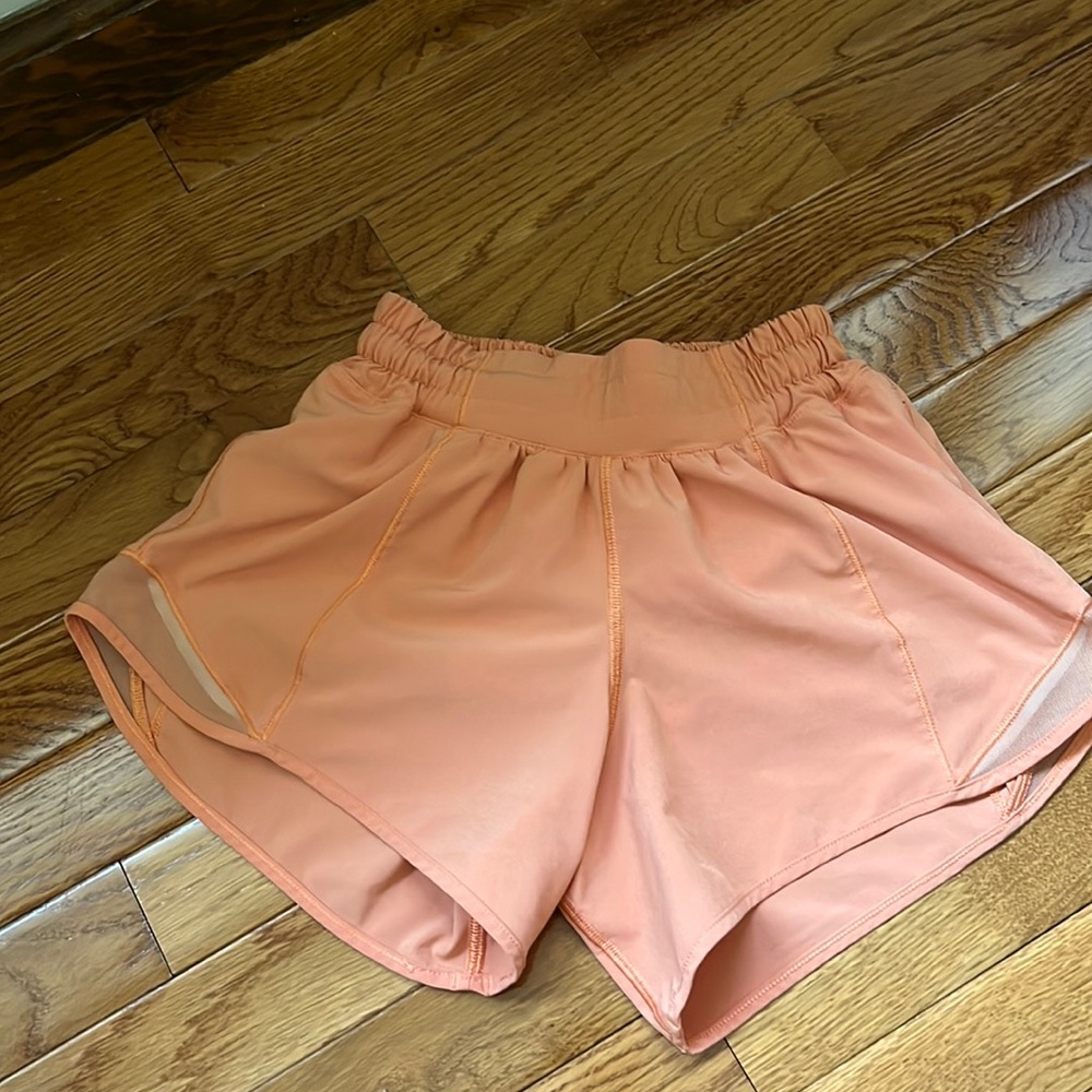 Lululemon hotty hot 4”